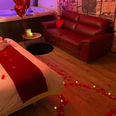 L'evasion Montmartre Avec Jacuzzi Privatif Guest house Prinquiau