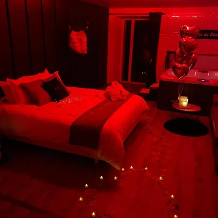 L'evasion Montmartre Avec Jacuzzi Privatif 3* Prinquiau